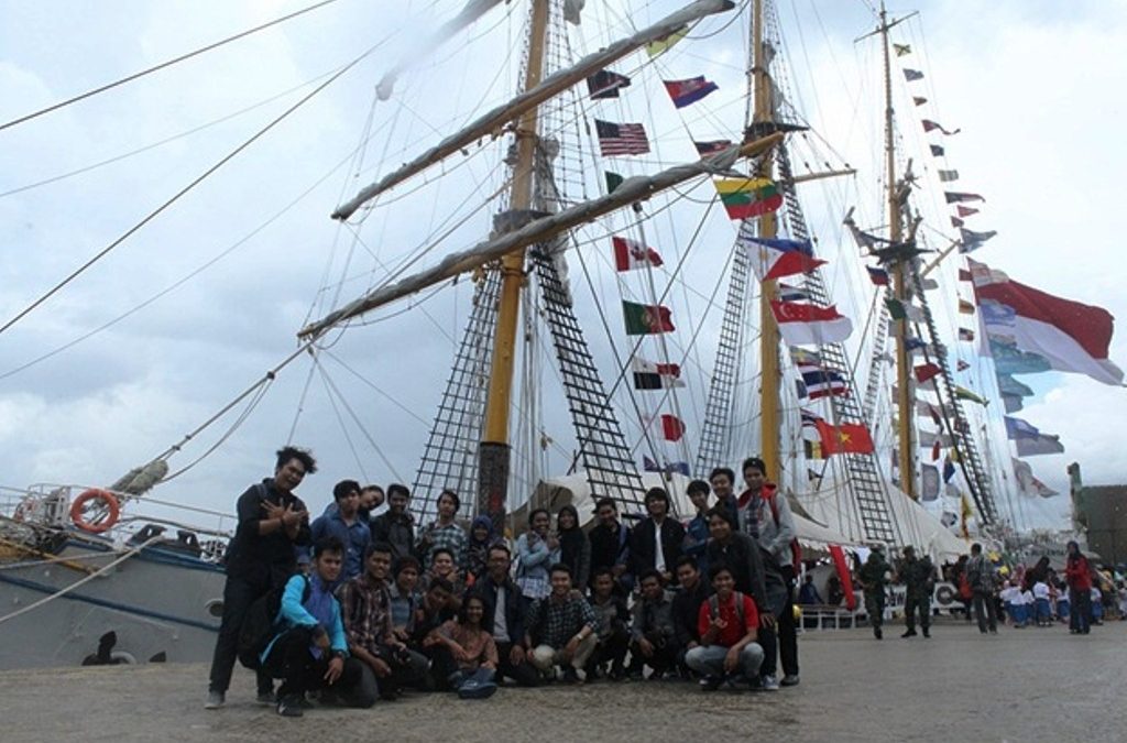 Bersua dengan KRI Dewaruci