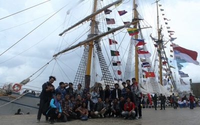 Bersua dengan KRI Dewaruci