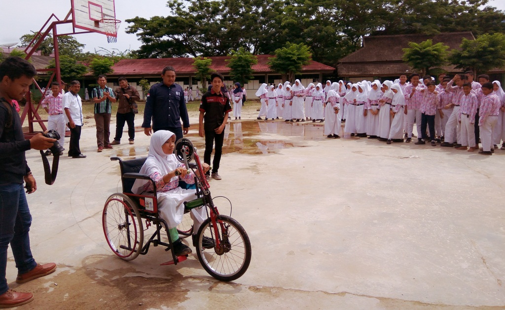 Kursi Roda Tangan Untuk Annisa