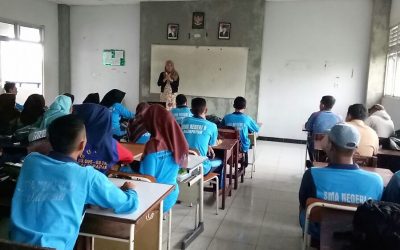 Pelatihan Karya Tulis Ilmiah Bagi Siswa-Siswi SMAN 9 Balikpapan