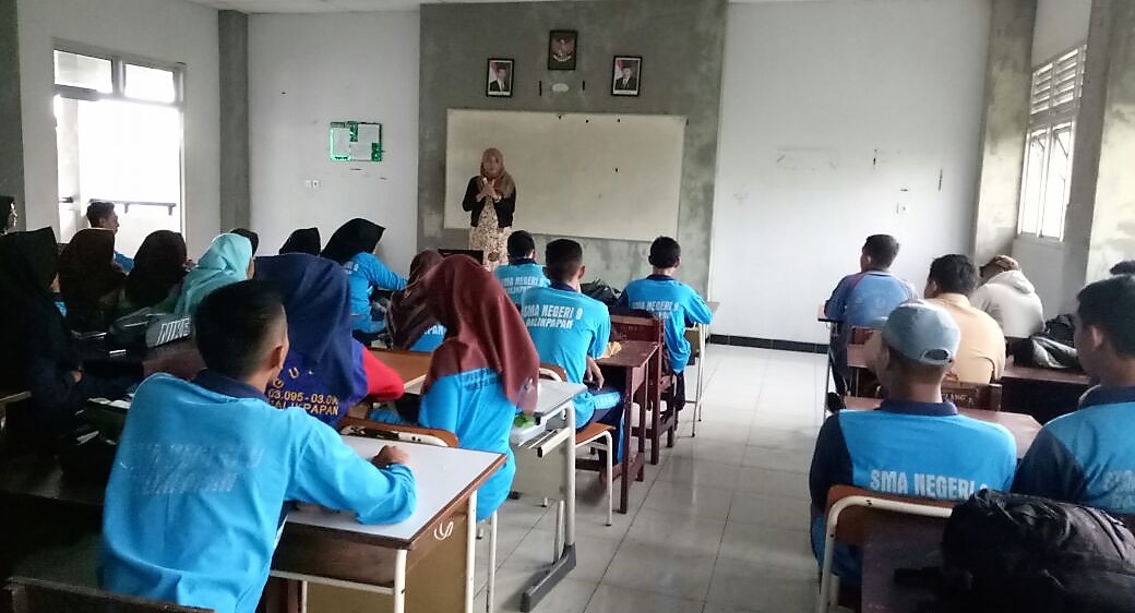 Pelatihan Karya Tulis Ilmiah Bagi Siswa-Siswi SMAN 9 Balikpapan