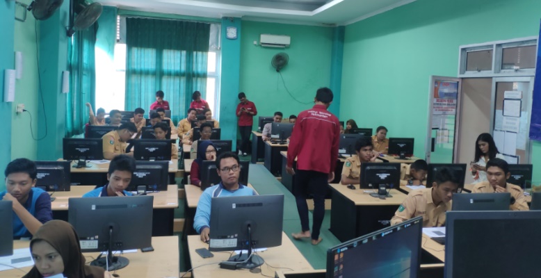 PELATIHAN PEMBUATAN MEDIA PEMBELAJARAN AUDIO VISUAL DI SMAN 9 BALIKPAPAN