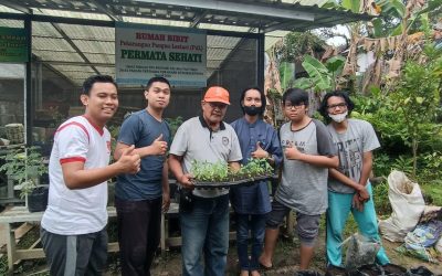 Mahasiswa ITK Lakukan Pemanfaatan Teknologi Berbasis Website dan Pelatihan Hidroponik Pada KWT Permata Sehati Karang Rejo